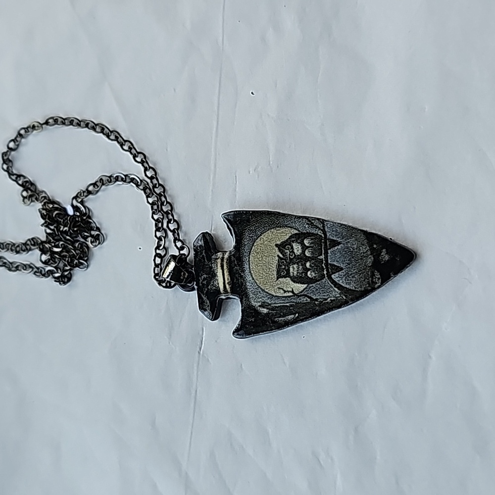 Owl arrow head pendant. Made of plastic and metal necklace.